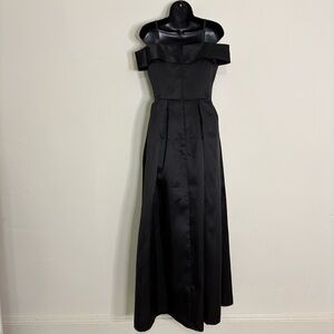 Maniju Princess Off the Shoulder Black Long Prom Gown: Size: Small - NWT